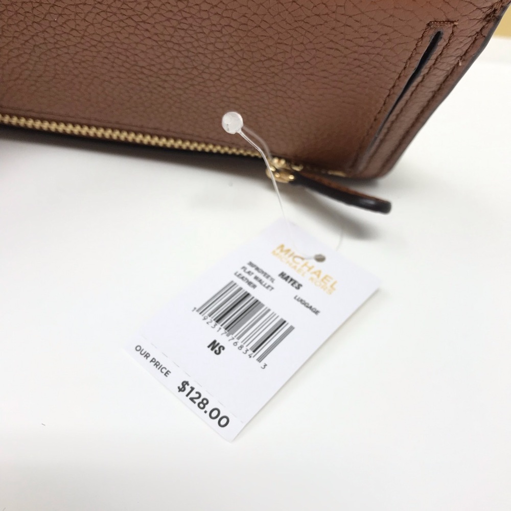 ➕ michael Kors hayes flat Jet set wallet luggage - Picture 3 of 6